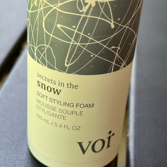 Secrets in the SNOW Soft Styling Foam - Picture 2 of 11